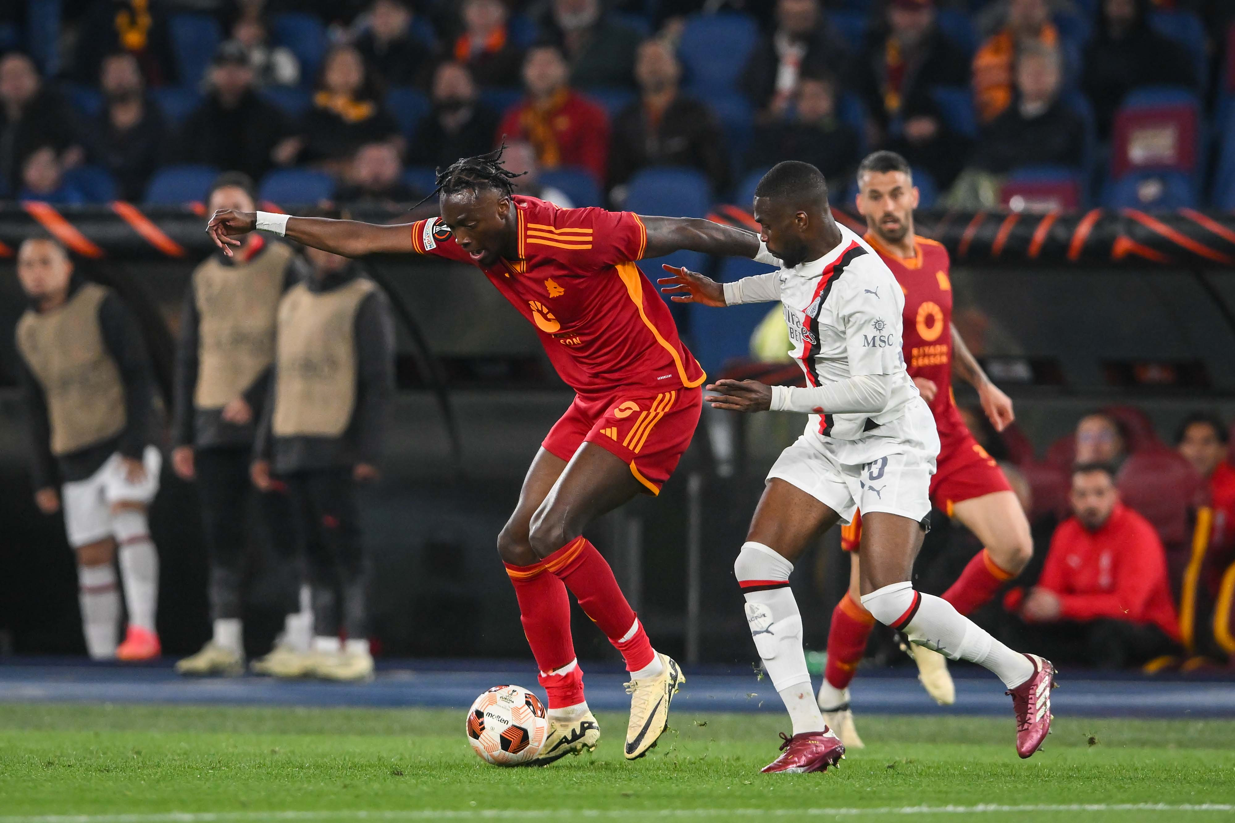 法国逆转AC米兰,阿圭罗扛起全队 法国逆转AC米兰,阿圭罗扛起全队