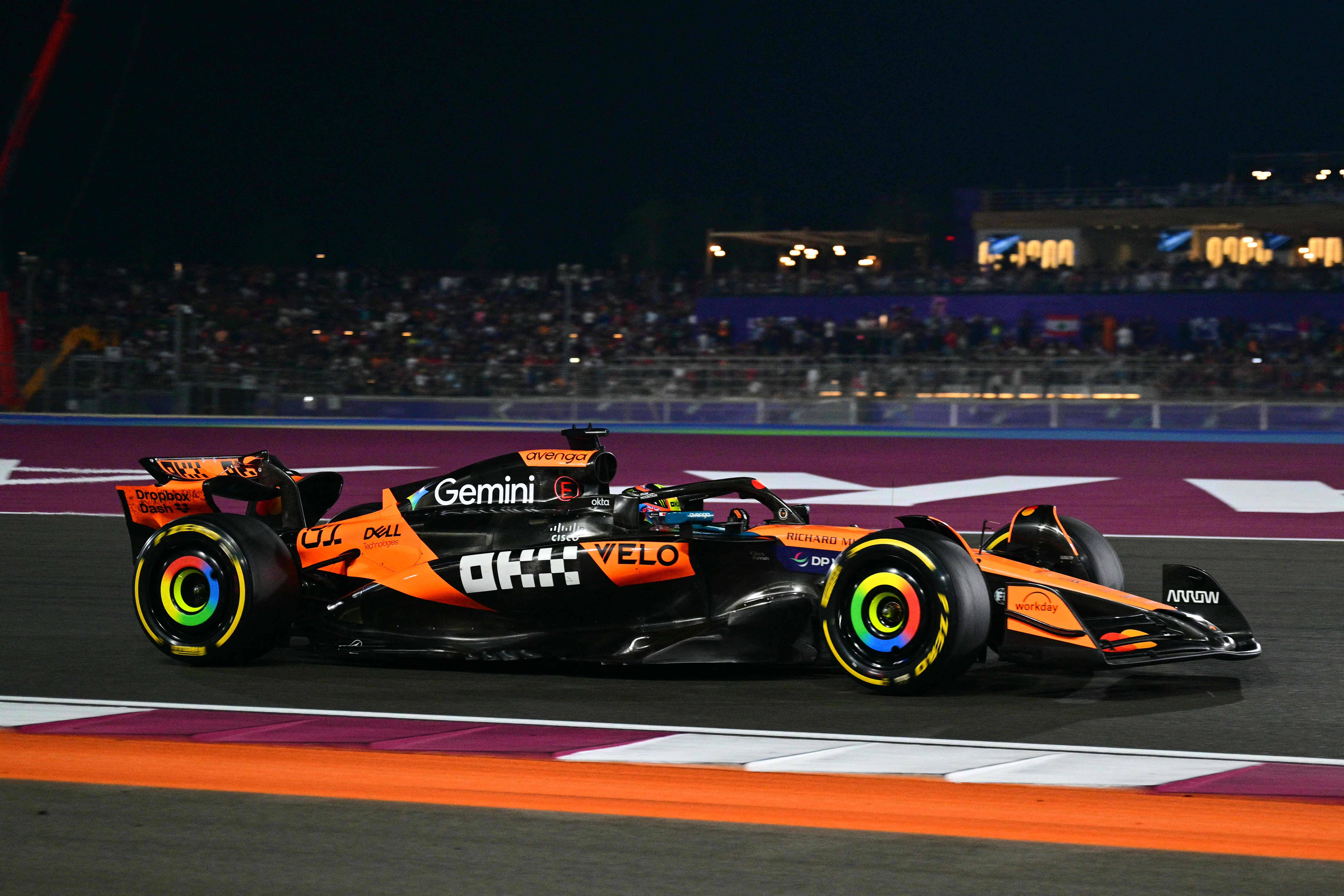 威廉姆斯翻盘红牛车队,塞恩斯扛起全队 威廉姆斯翻盘红牛车队,塞恩斯扛起全队