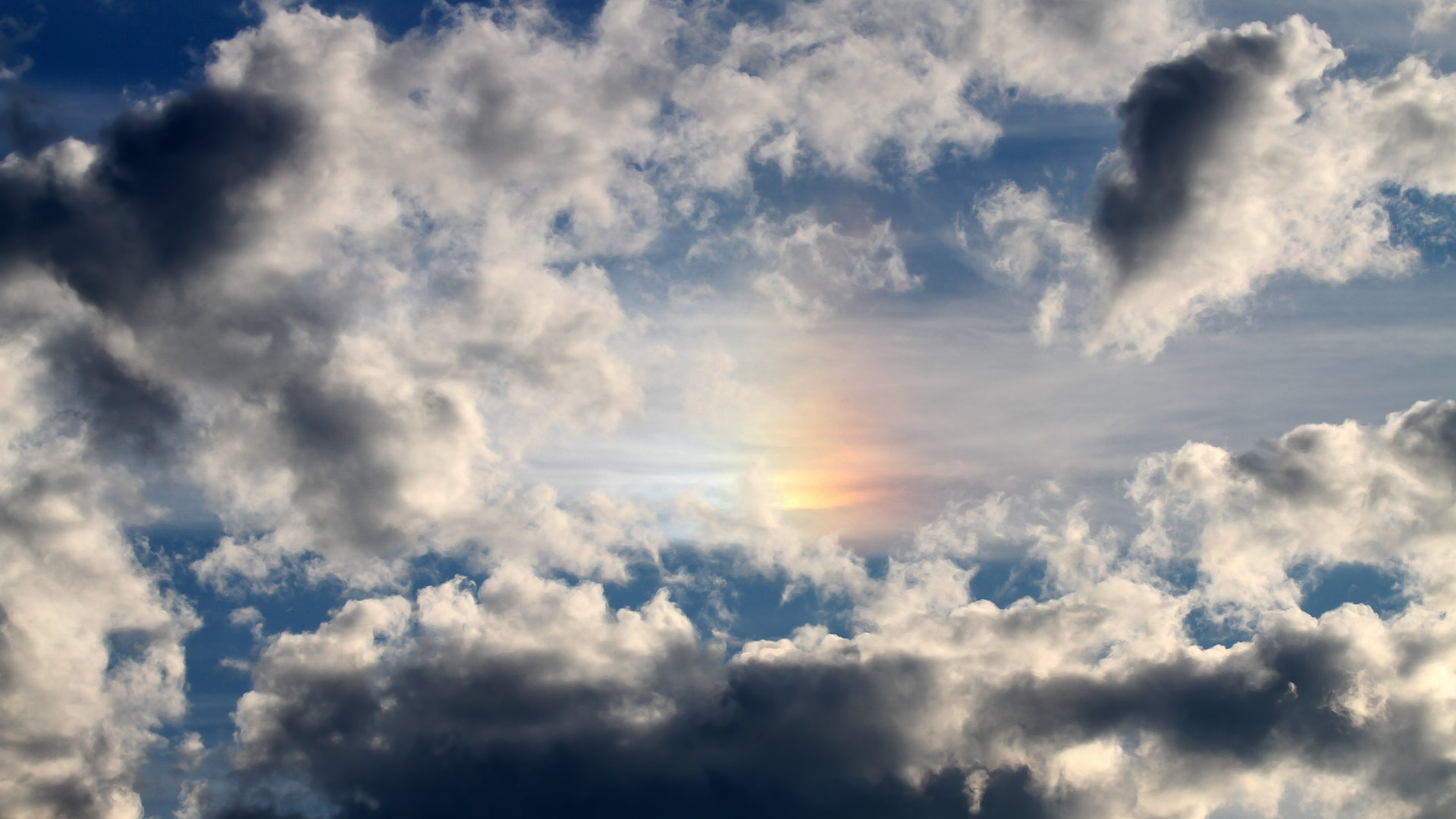 银箭破雾，阿斯顿马丁绝地逆转与诺里斯的孤勇史诗