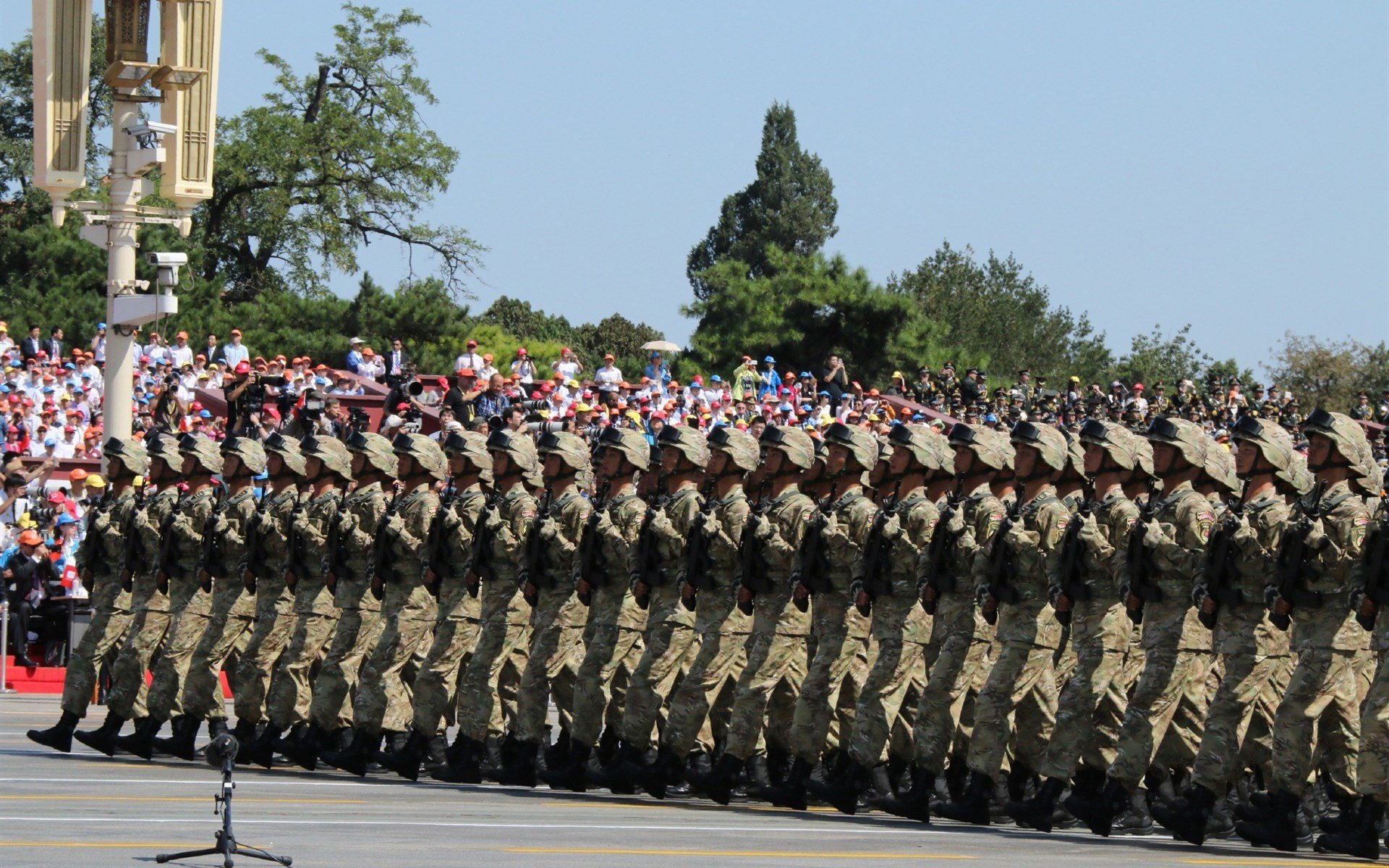 当北欧坚冰遇上蓝色洪流,莱万用个人主义破解曼城体系